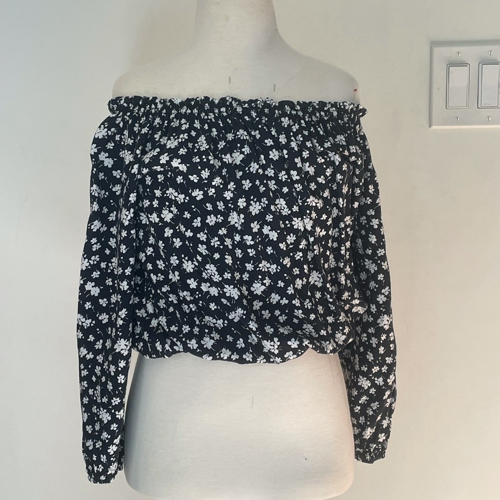 Brandy Melville off the shoulder top